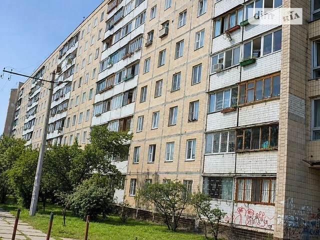 Sale of 3-room apartment 65 sq. m on Volodymyr Ivasyuk Ave. 44