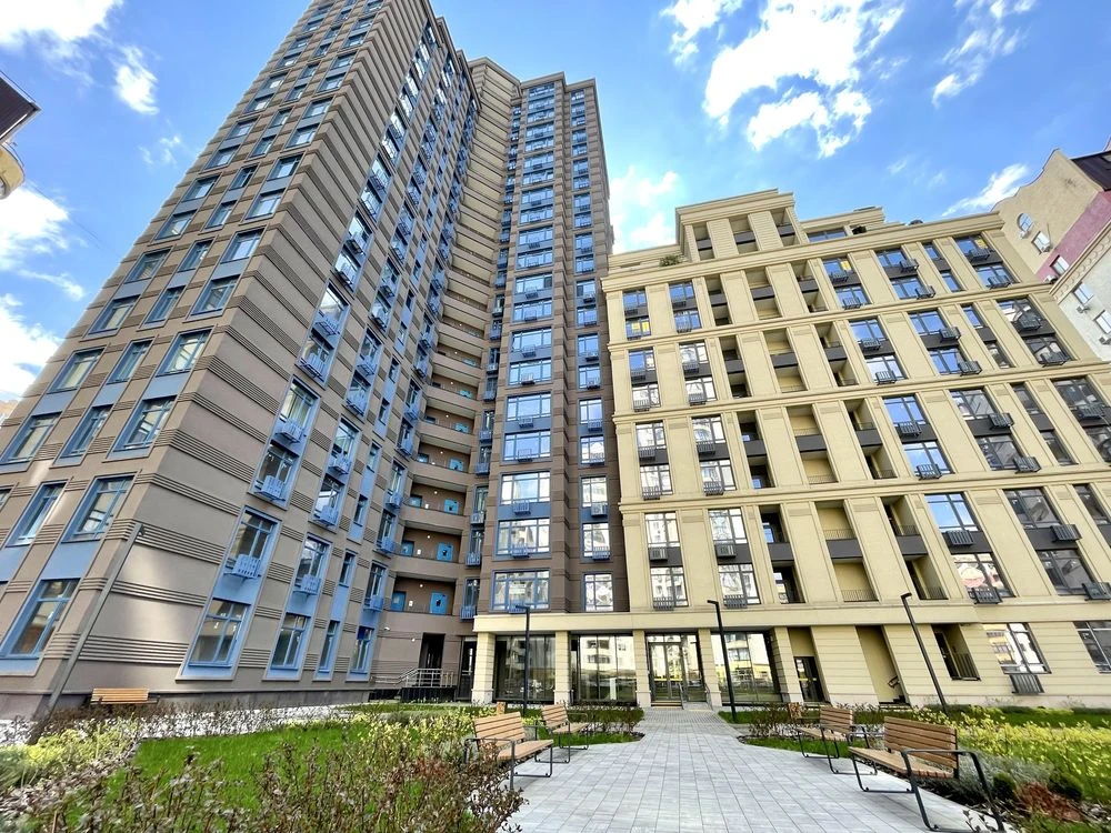 Apartment for sale in the Kamerton building in the center of Kyiv, Dimitry Street