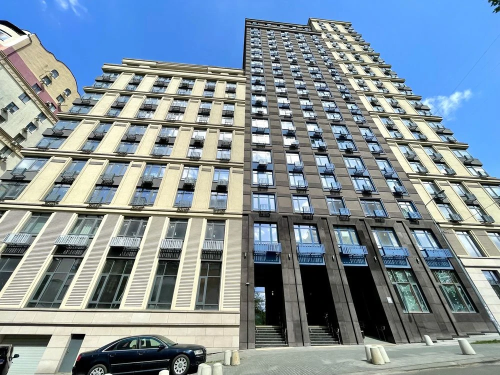 Apartment for sale in the Kamerton building in the center of Kyiv, Dimitry Street
