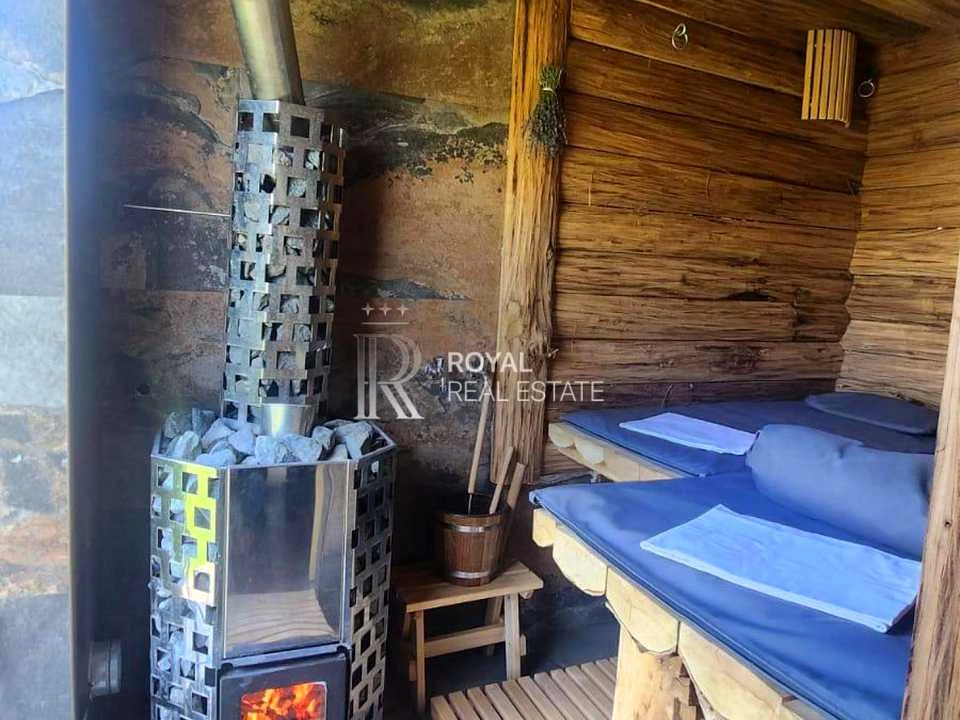 Будинок. Київ, Орхідейна