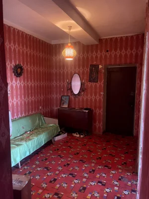 For Sale: Three-room apartment on Naberezhnaya