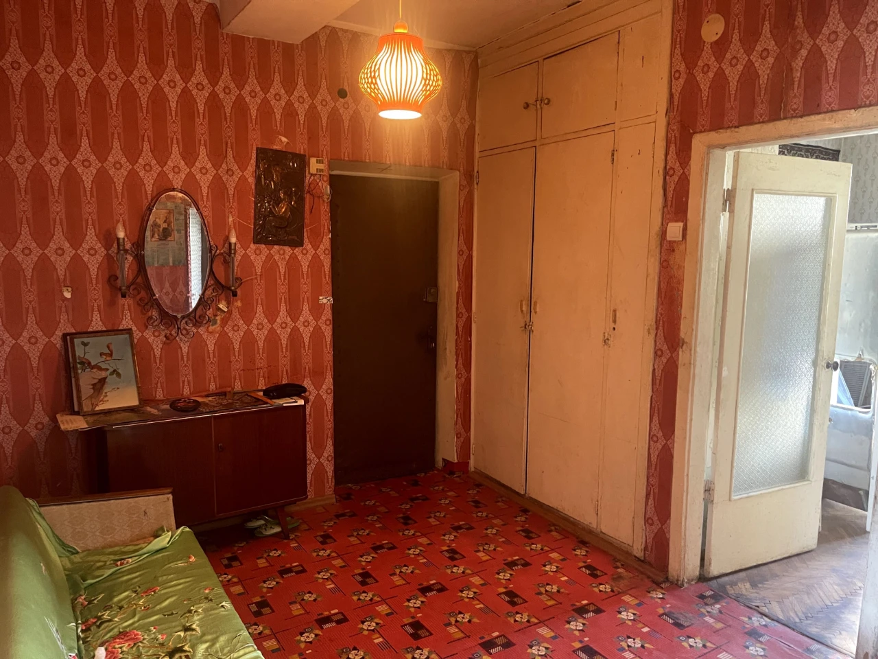 For Sale: Three-room apartment on Naberezhnaya