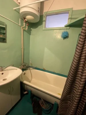 I will sell an apartment 1km. Center (small market). Owner