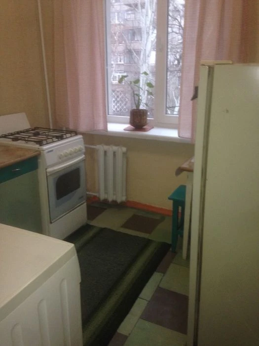 I will sell an apartment 1km. Center (small market). Owner