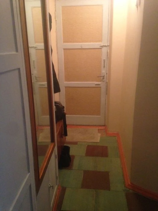 I will sell an apartment 1km. Center (small market). Owner