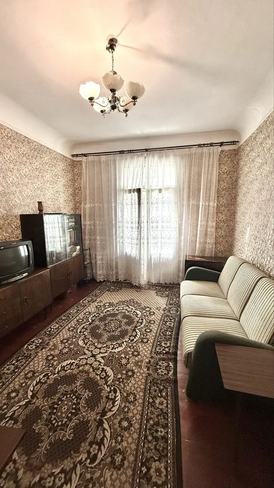 Sale of a 2-room apartment "stalin" Admiralskaya 2nd floor