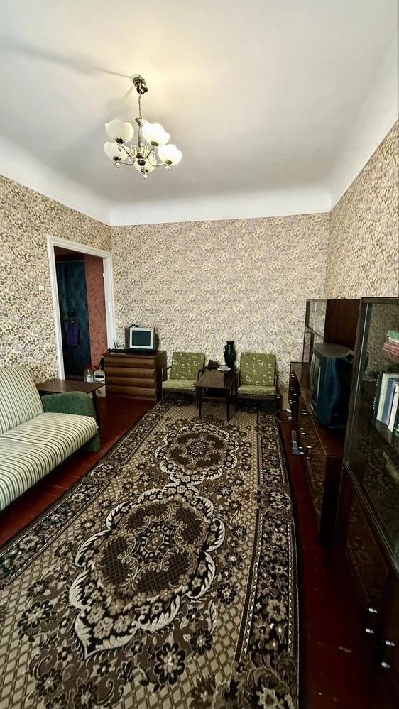 Sale of a 2-room apartment "stalin" Admiralskaya 2nd floor
