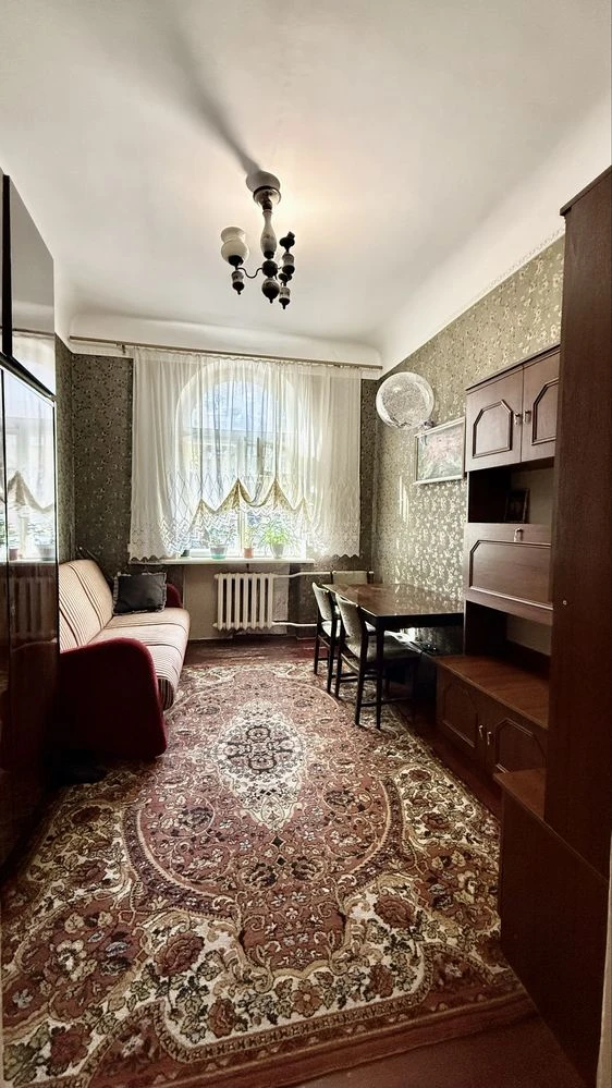 Sale of a 2-room apartment "stalin" Admiralskaya 2nd floor
