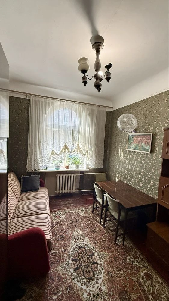 Sale of a 2-room apartment "stalin" Admiralskaya 2nd floor