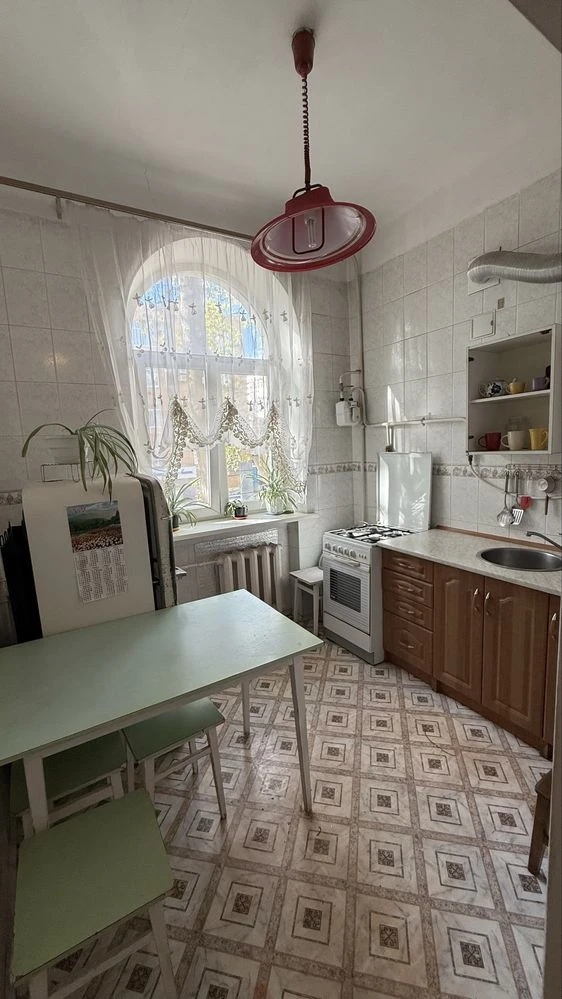 Sale of a 2-room apartment "stalin" Admiralskaya 2nd floor