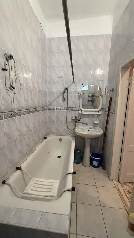 Sale of a 2-room apartment "stalin" Admiralskaya 2nd floor