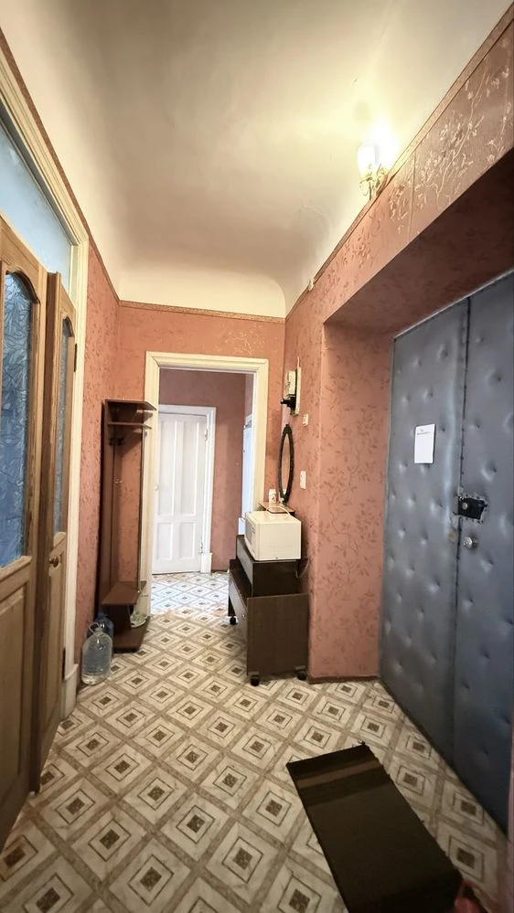 Sale of a 2-room apartment "stalin" Admiralskaya 2nd floor