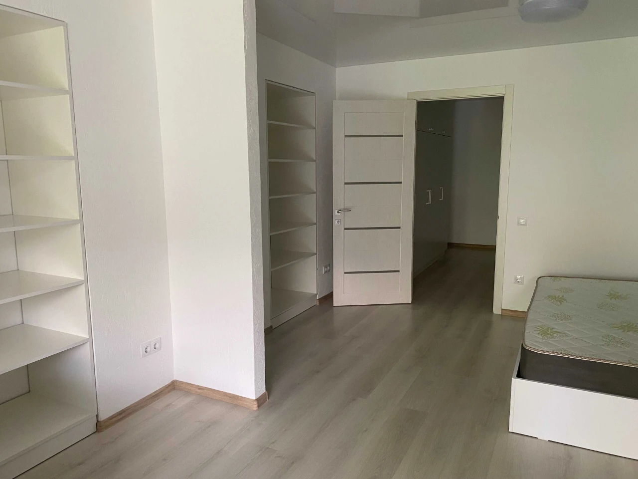 Продається квартира біля моря та парку з ремонтом, меблями та технікою