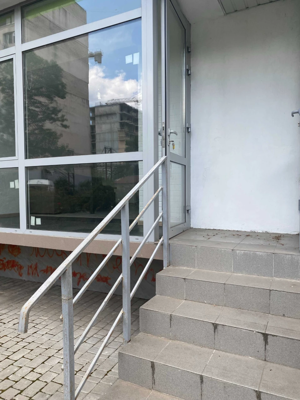 Продається квартира біля моря та парку з ремонтом, меблями та технікою
