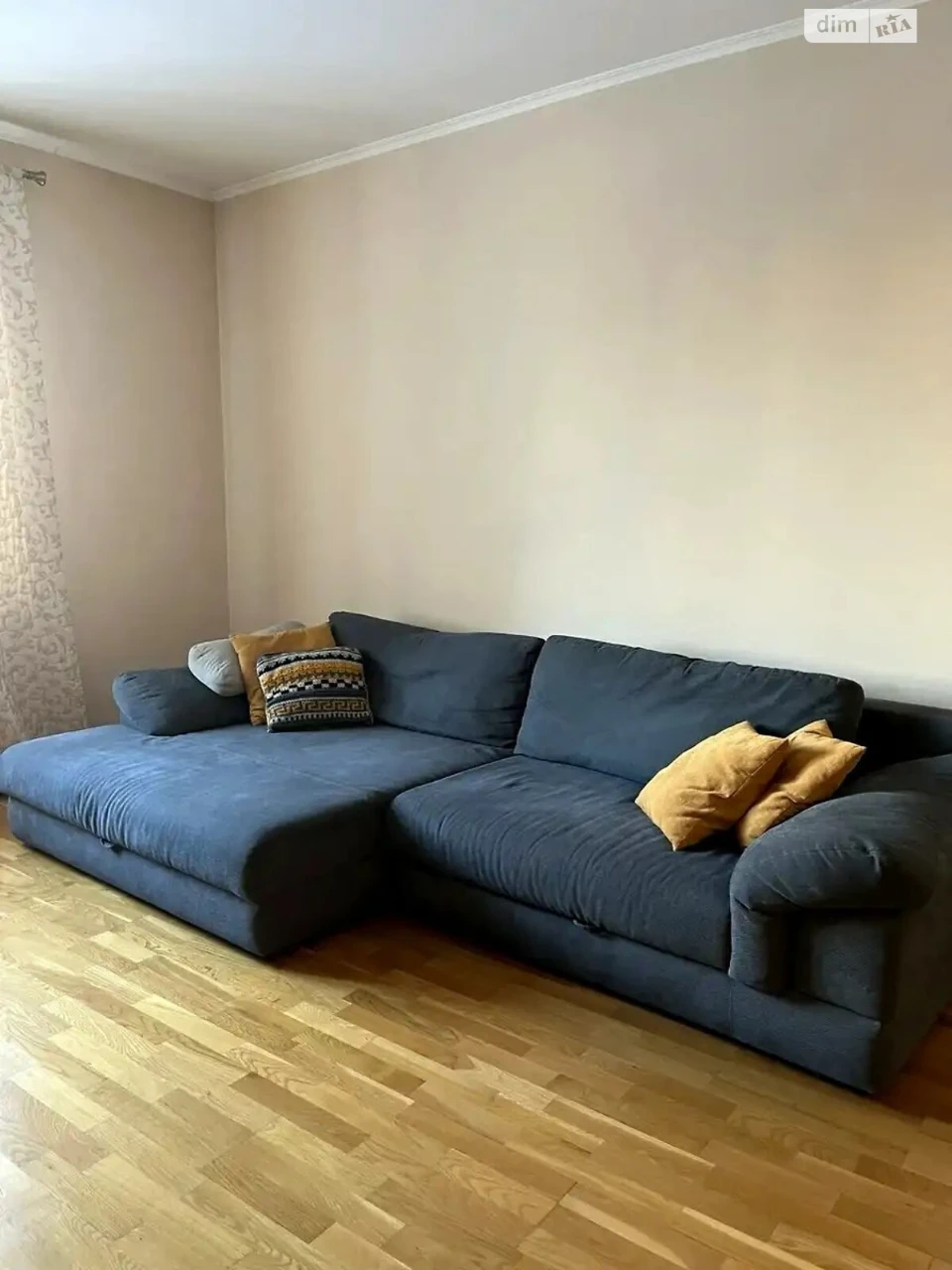 Long-Term Rental Apartment, Poczynki