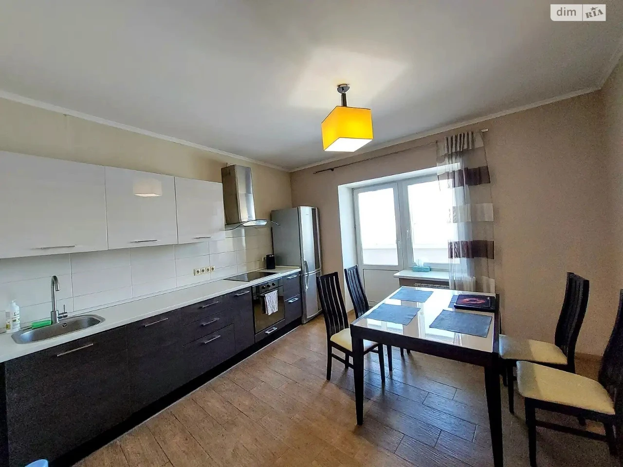Long-Term Rental Apartment, Poczynki
