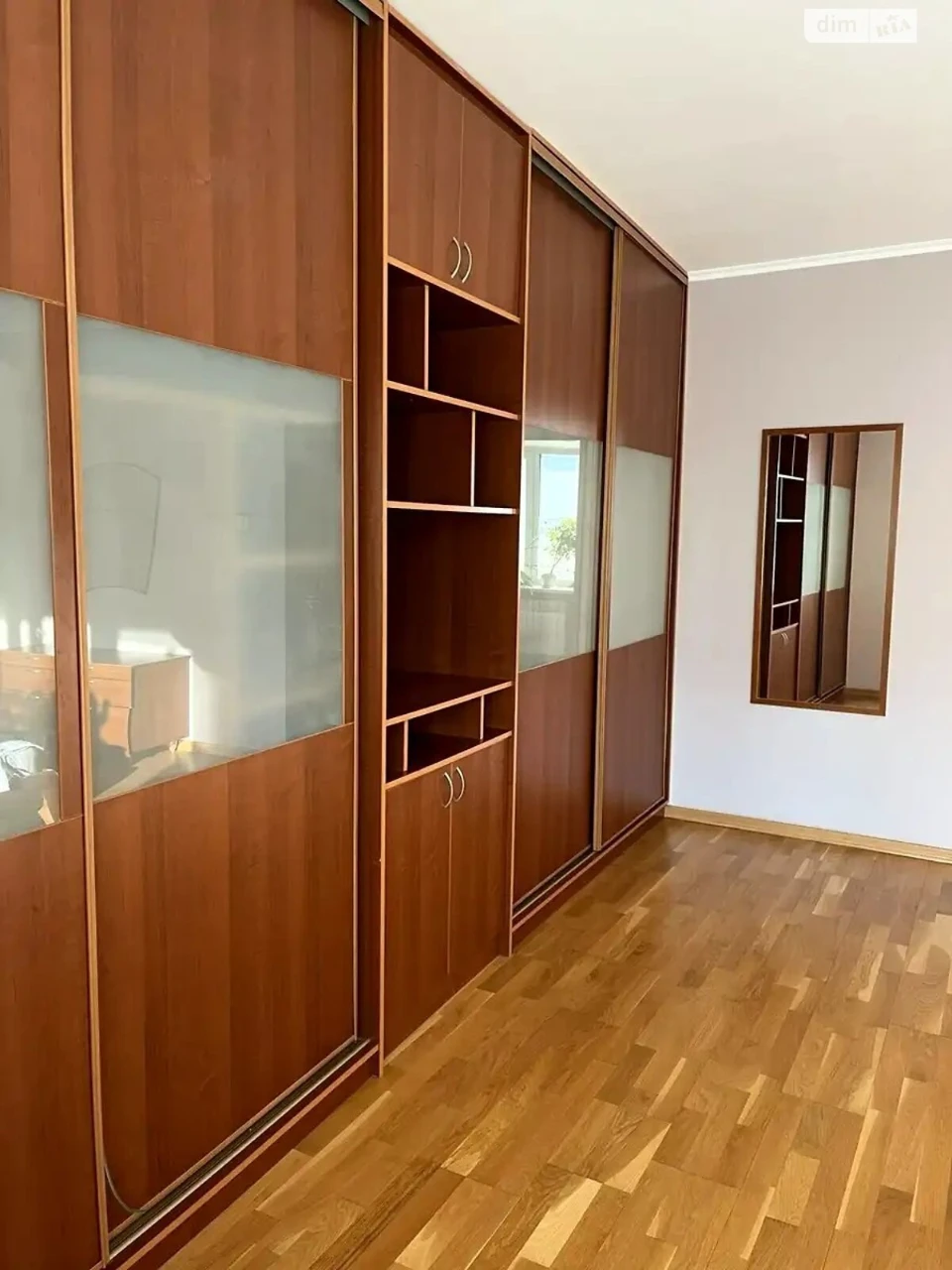 Long-Term Rental Apartment, Poczynki