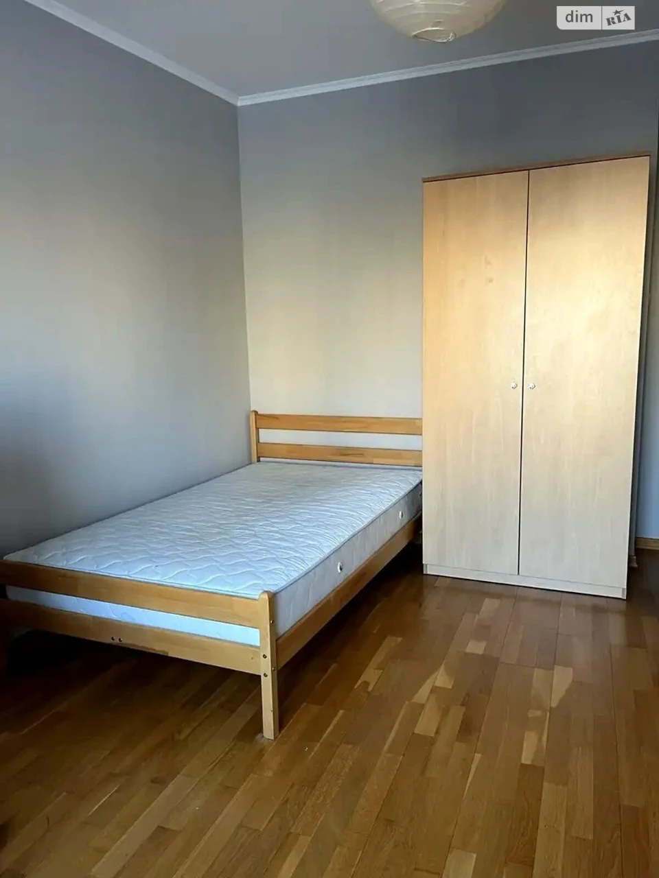 Long-Term Rental Apartment, Poczynki