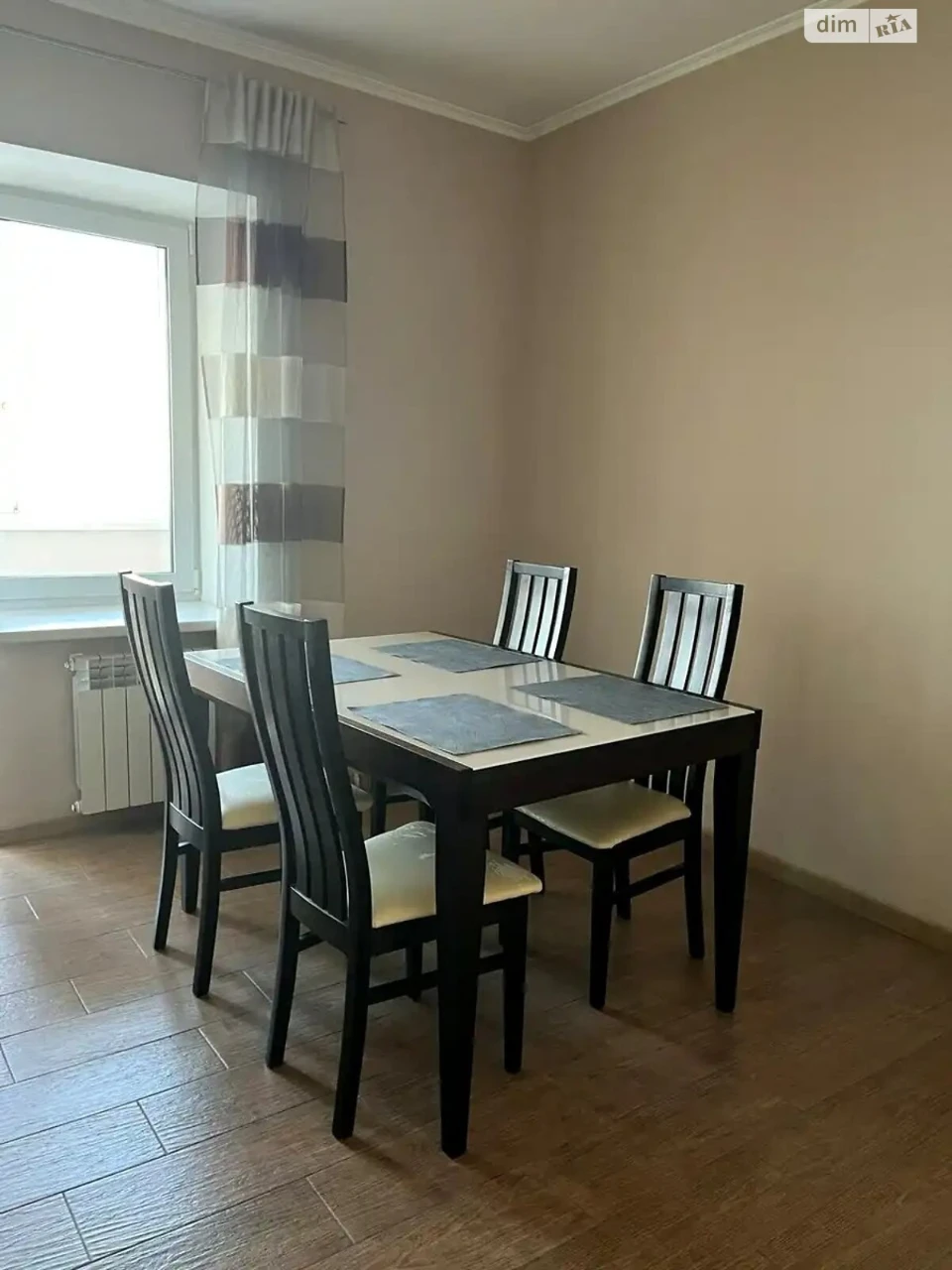 Long-Term Rental Apartment, Poczynki
