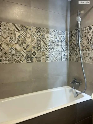 Long-Term Rental Apartment, Poczynki