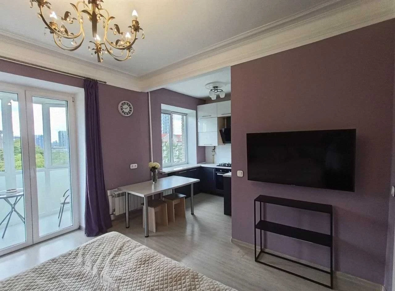 Pechersk. Ioann Pavla II Street 19. Apartment with renovation 54 sq m