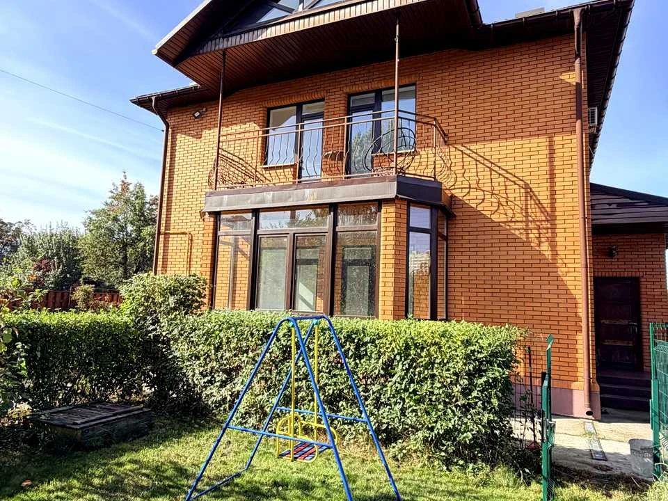 House. Chortoryiska Street, Kyiv