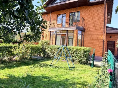 House. Chortoryiska Street, Kyiv