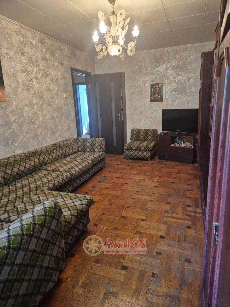 For sale: Three-room apartment