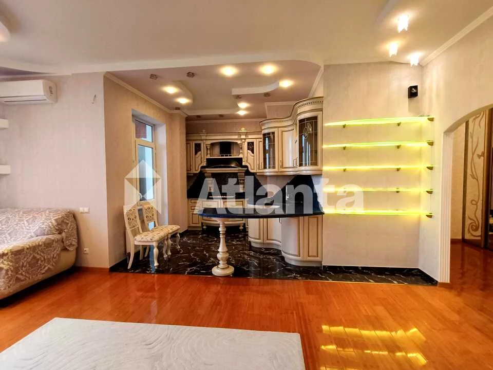 Apartment. Odessa, Bazarna st.