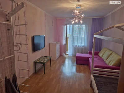Long-Term Rental Apartment, Poczynki