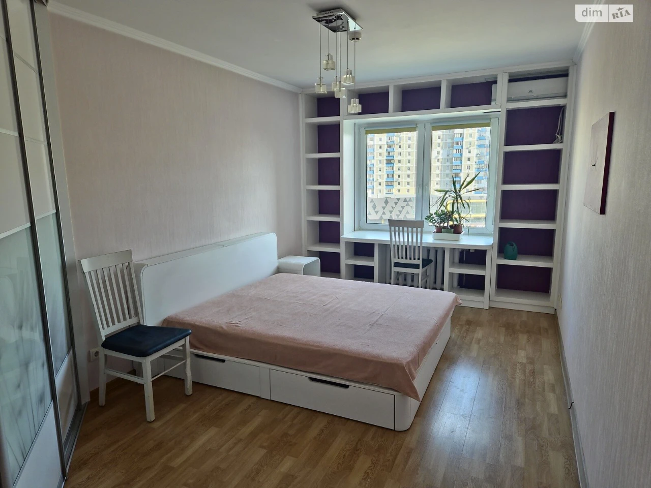 Long-Term Rental Apartment, Poczynki