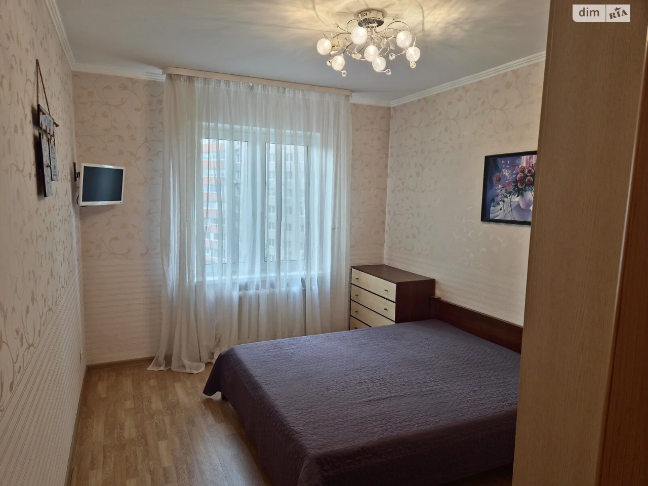 Long-Term Rental Apartment, Poczynki