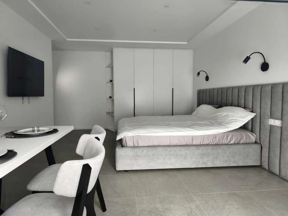 Квартира. Київ, Ростиславська вулиця