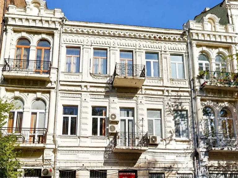 Rent 2-bedroom apartment 41 m² 3/4 floor