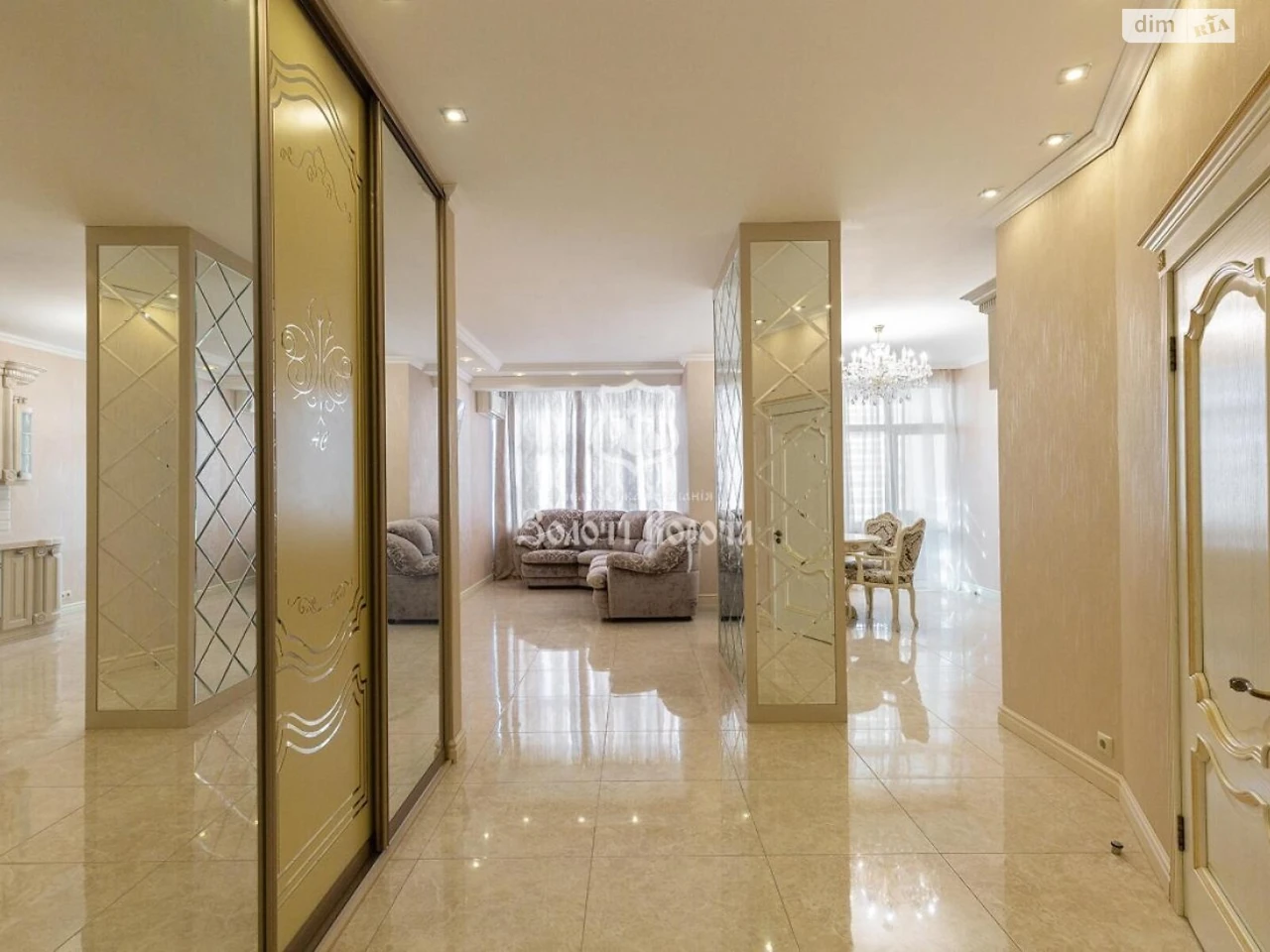 Apartment for Sale: Pecersky District