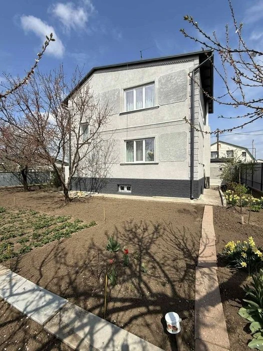 Продам дом с ремонтом в Одессе. 5 соток земли, подвал