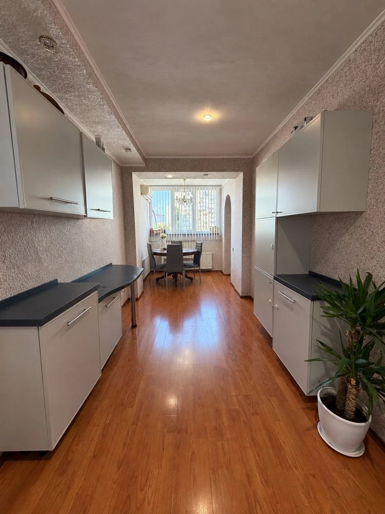 Sale of a spacious 3-bedroom apartment near Dnipro | District of Mitnitsa