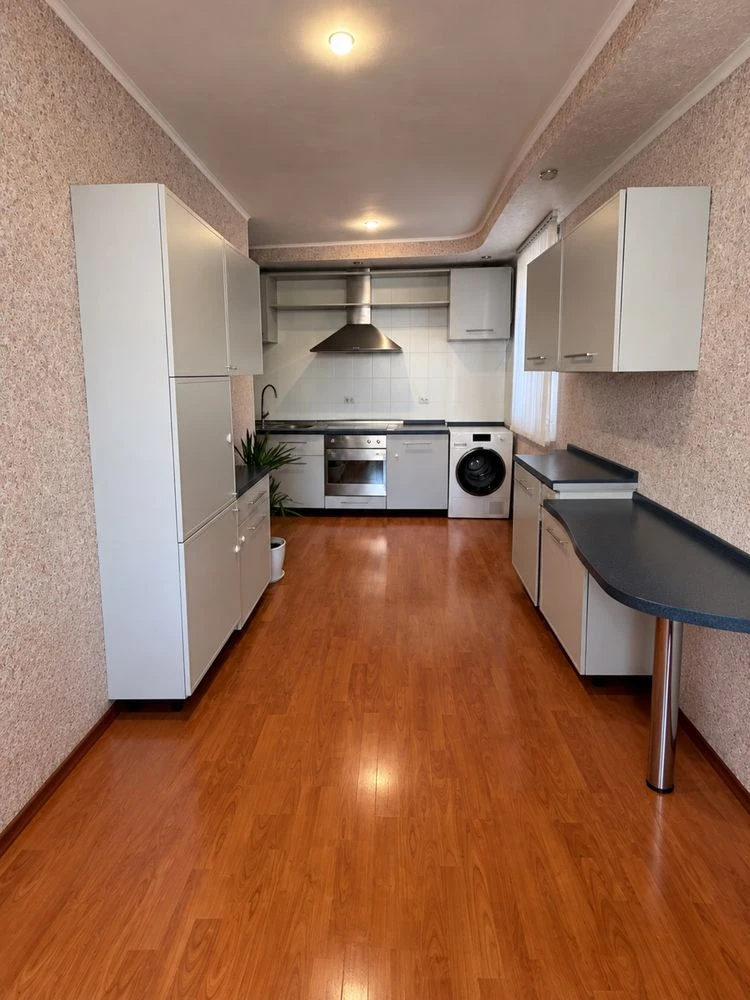 Sale of a spacious 3-bedroom apartment near Dnipro | District of Mitnitsa