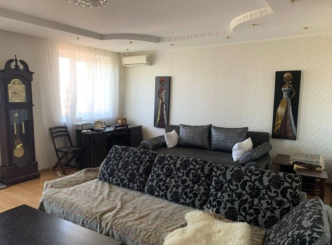 Продается просторная 3-комнатная квартира в микрорайоне Боженка.