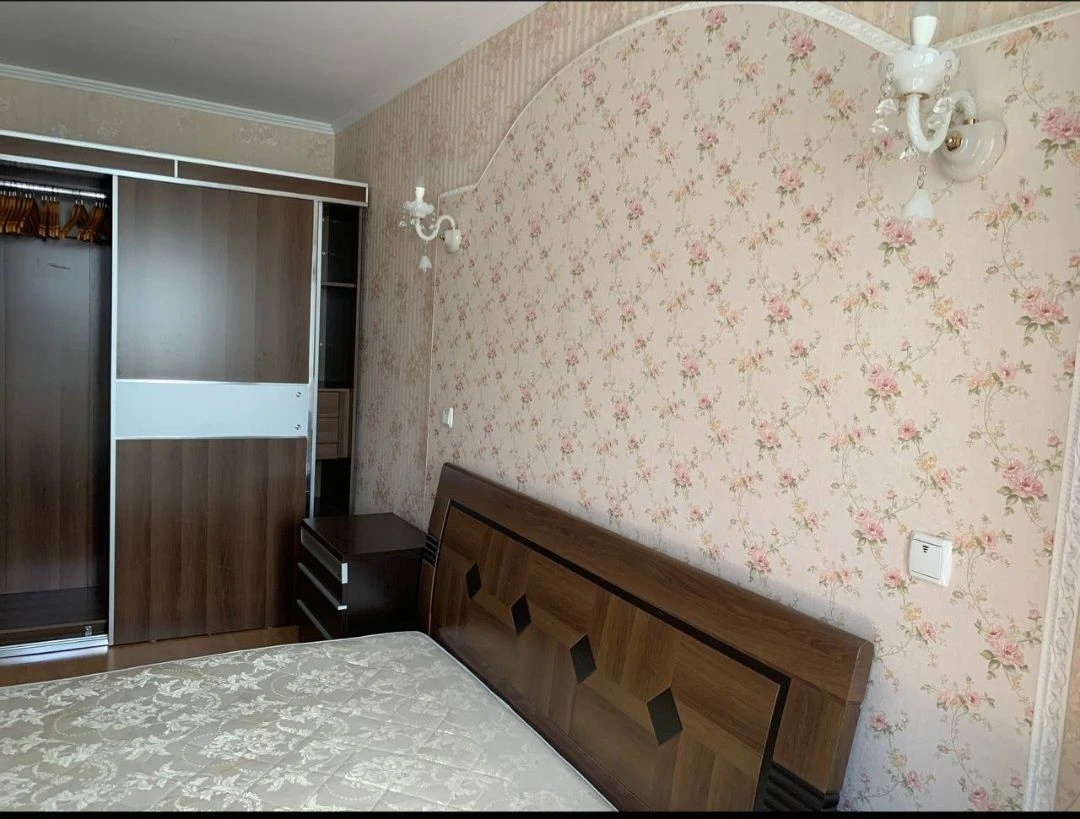 Продается просторная 3-комнатная квартира в микрорайоне Боженка.