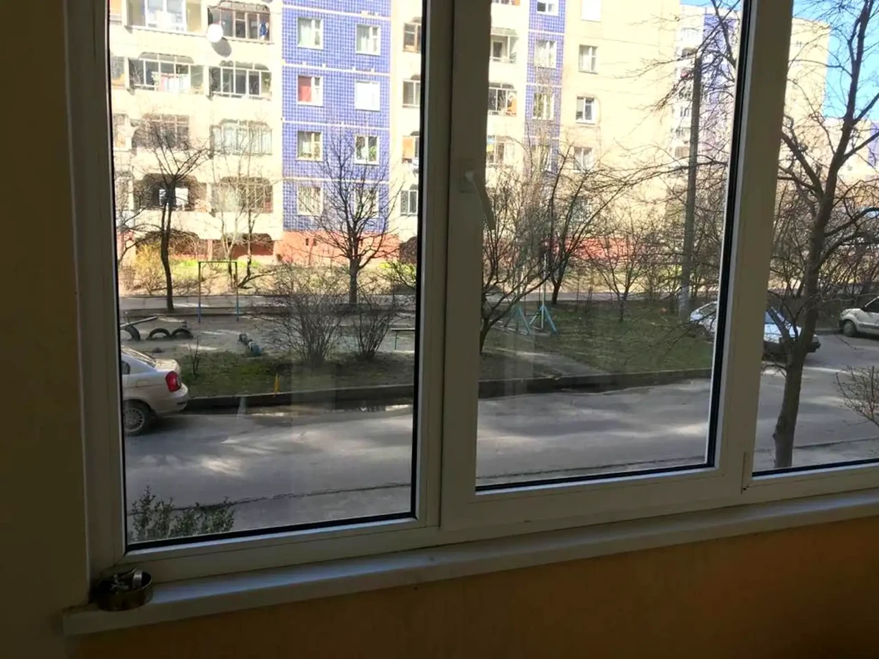 Sale of a 2-room apartment 47 sq m, 1st floor.