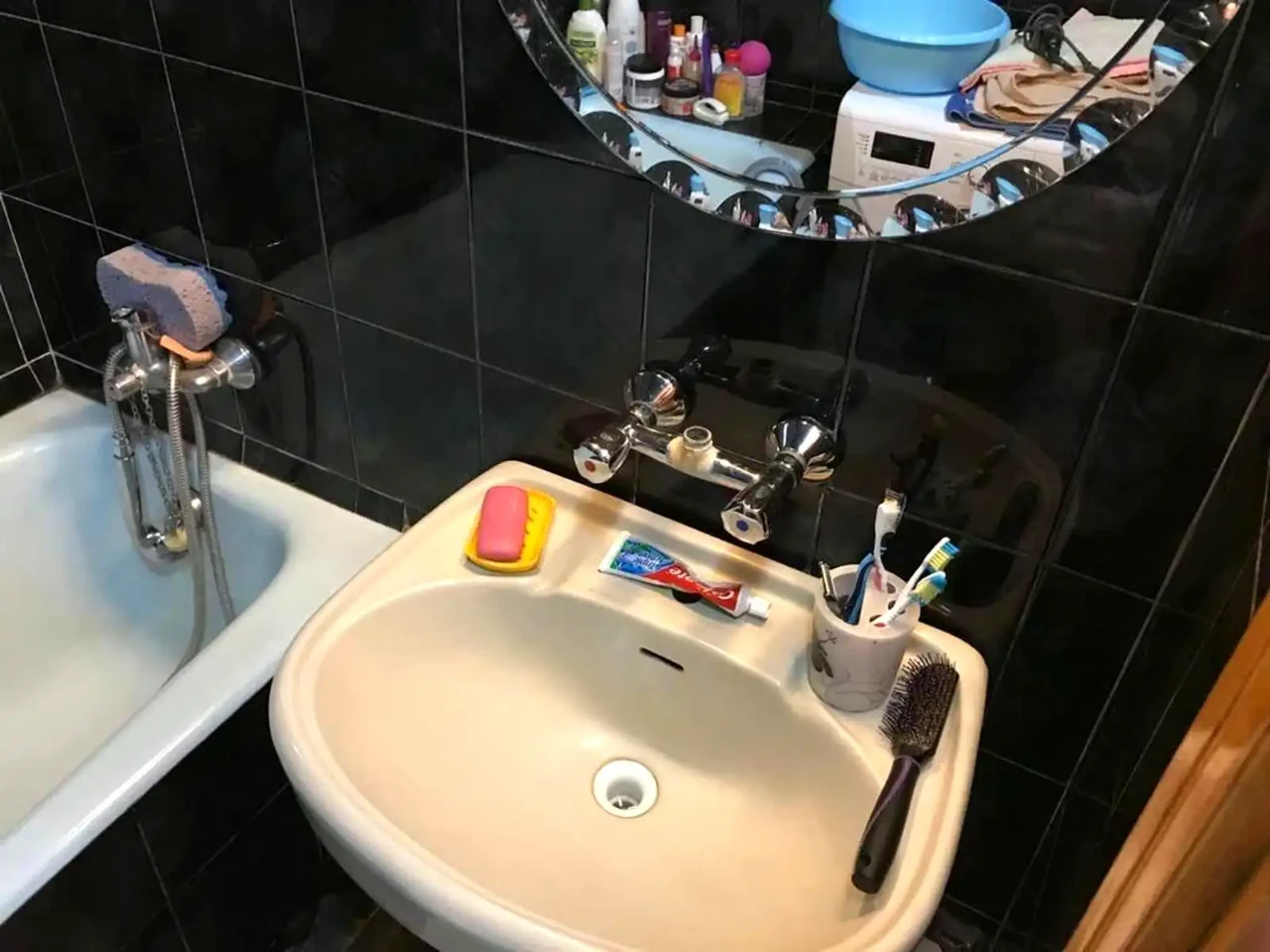 Sale of a 2-room apartment 47 sq m, 1st floor.