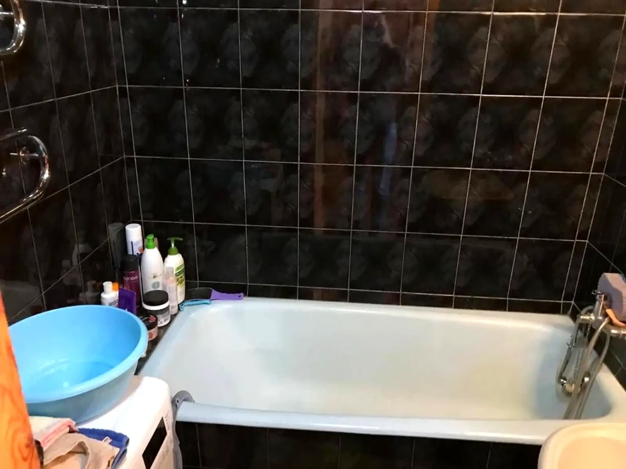 Sale of a 2-room apartment 47 sq m, 1st floor.