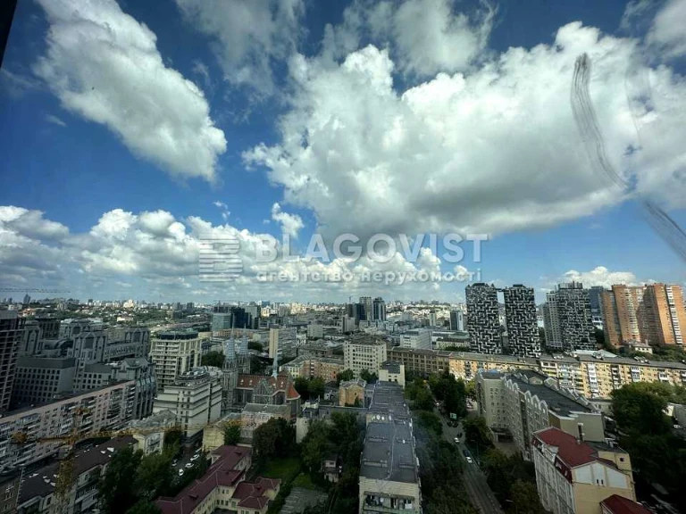 Квартира. Київ, Предславинська вул.