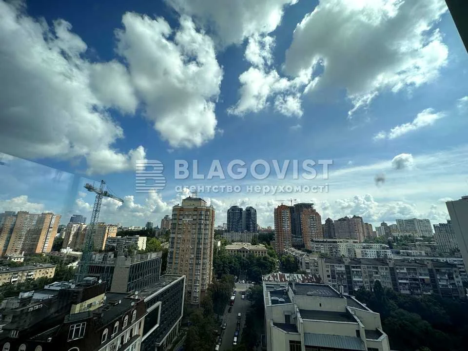 Квартира. Київ, Предславинська вул.