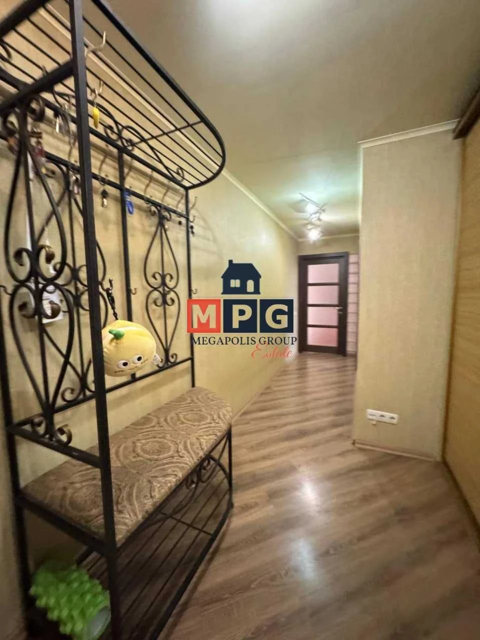 Sale of a 2-room apartment renovated in a new building