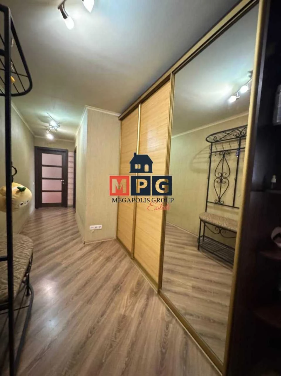 Sale of a 2-room apartment renovated in a new building