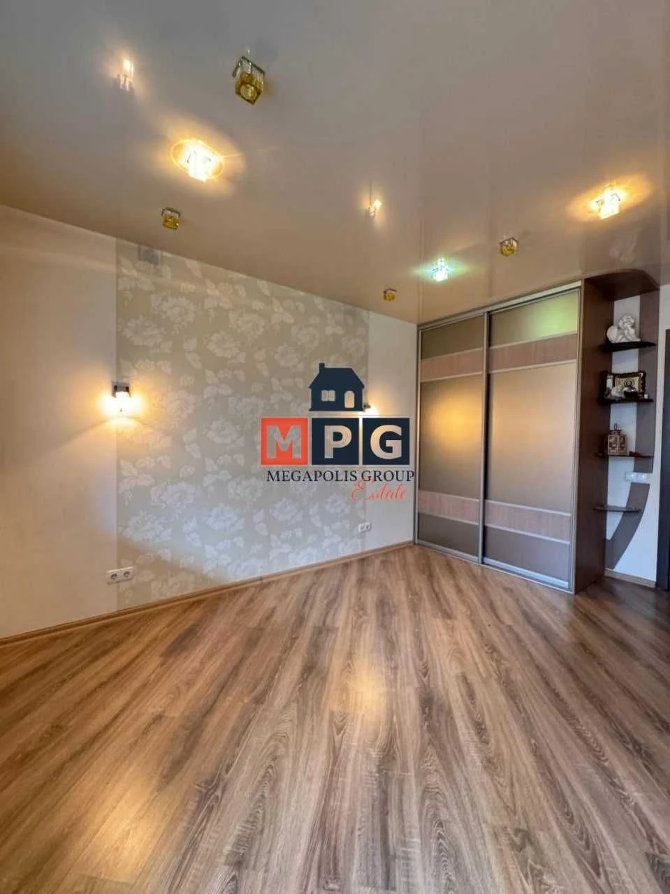 Sale of a 2-room apartment renovated in a new building