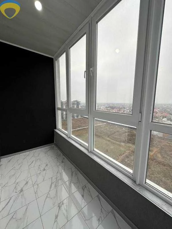 1-я квартира, с ремонтом, на Таирова, в новом , сданном доме
