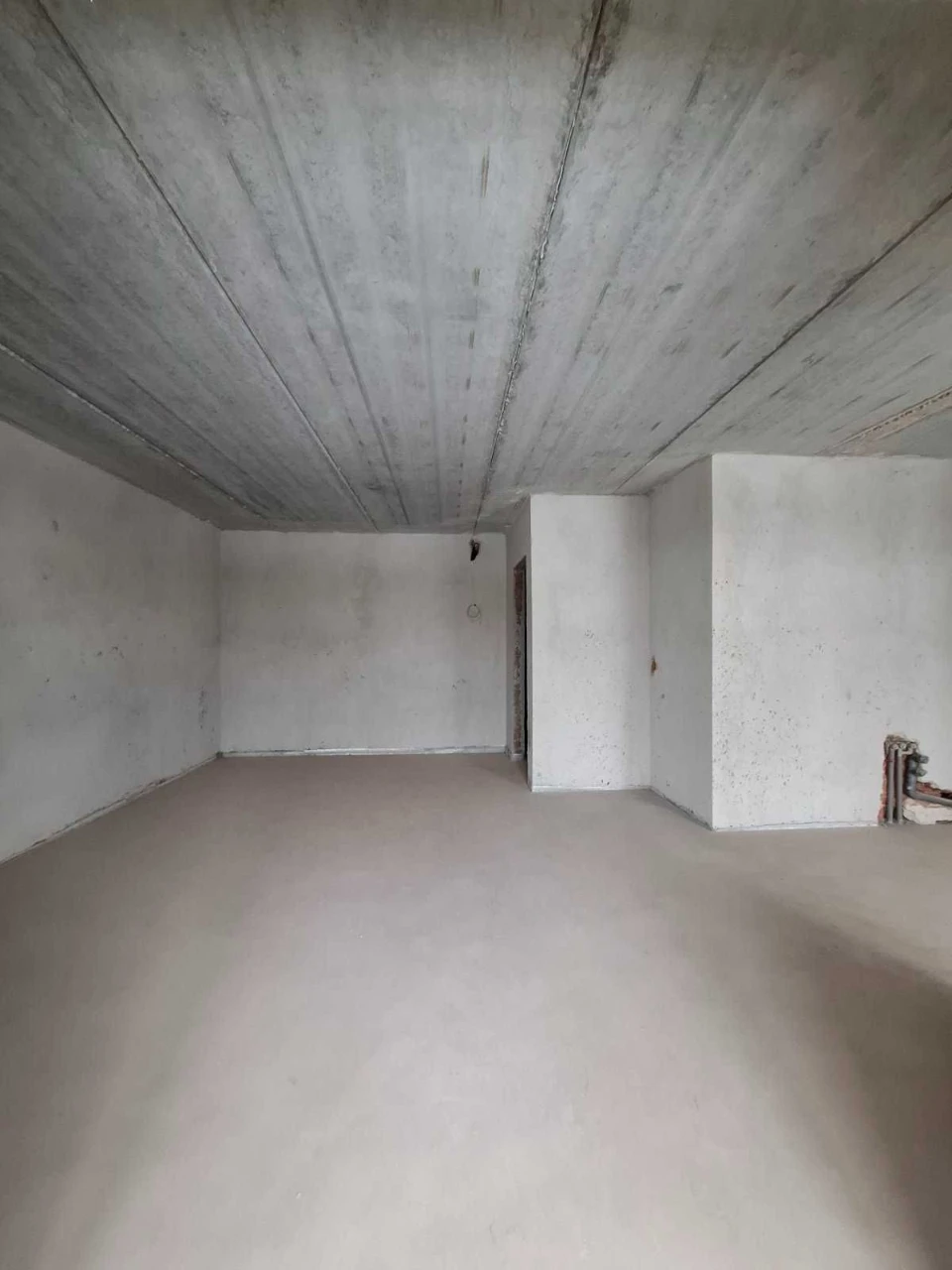 Selling panoramic 4-room apartment on the riverbank. Gasified.
